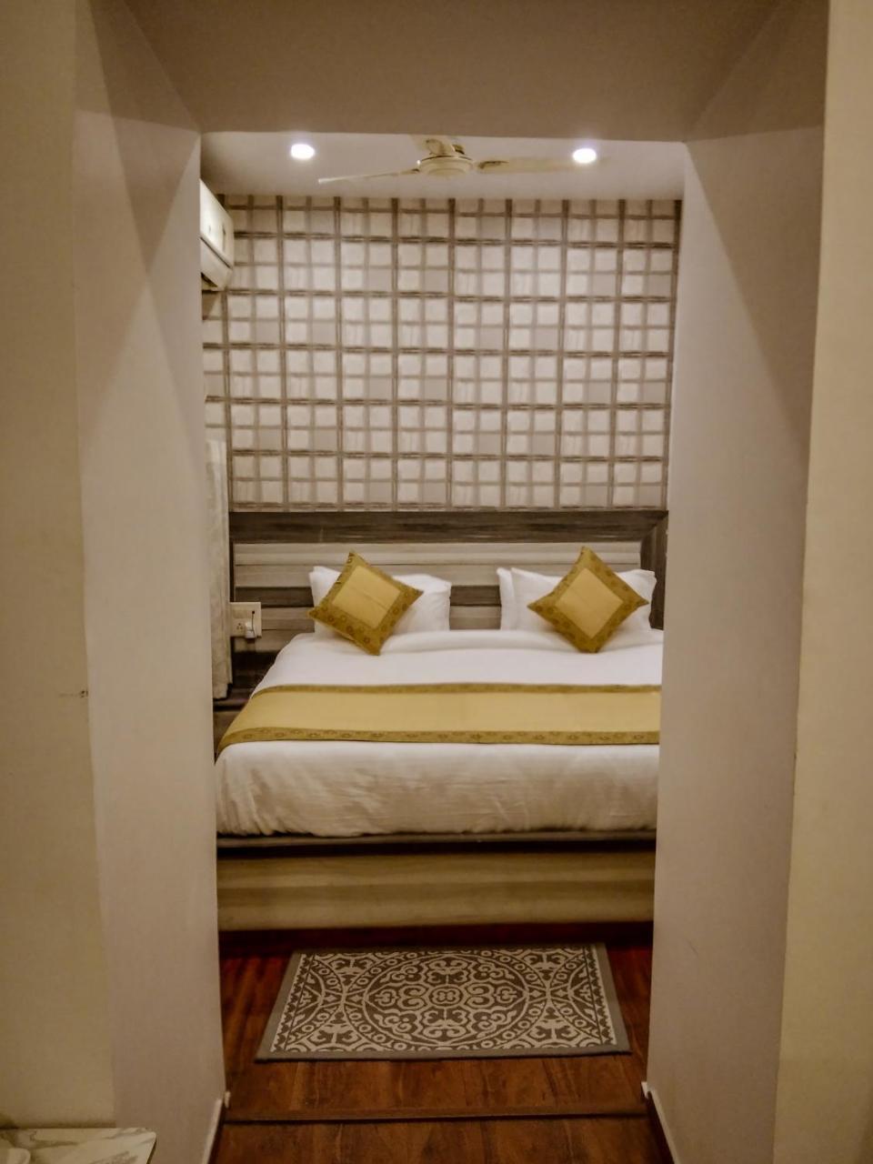 Hotel Elena Varanasi